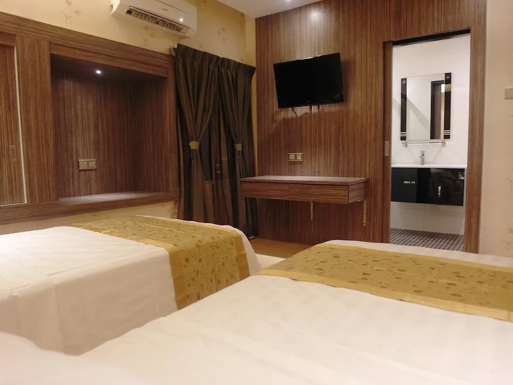 Mandarin Hotel Kota Kinabalu 3*,