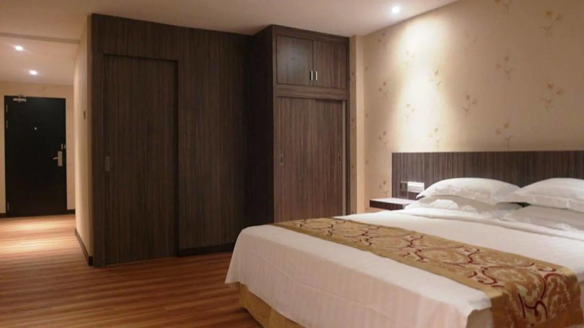 Mandarin Hotel Kota Kinabalu 3*,